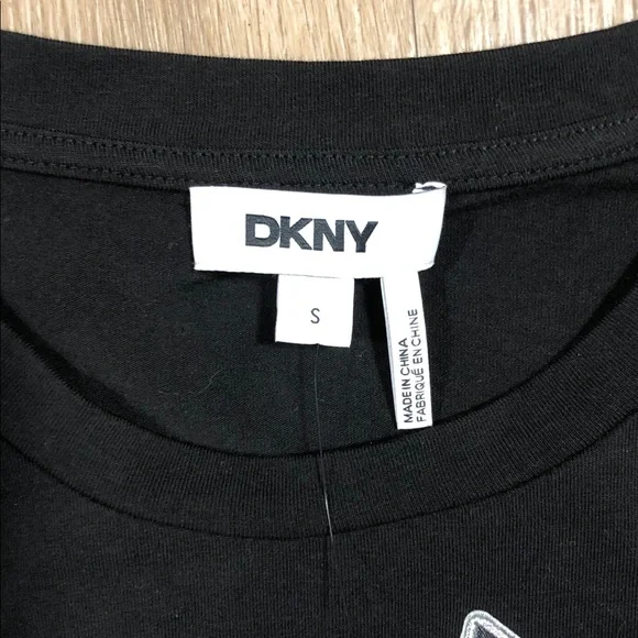 New DKNY Black Short Sleeve Tee with Logo Patch Details size S - Picture 2 of 5